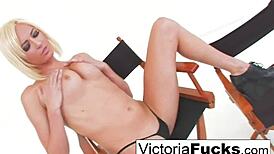 hot blonde victoria white masturbates her wet pussy 😍