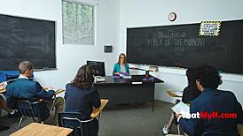 Si tudi obseden z učiteljico ThatMyLF v učilnici?