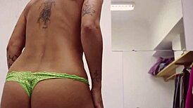 omg, short tattooed girl with green hair doin a hot striptease...
