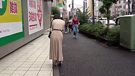 Обучавам моята подчинена мъжка мадама Юрина за суров аматьорски секс