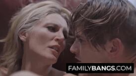 Заварена мама Мона Уелс жадува секс с Натан Бронсън сега!