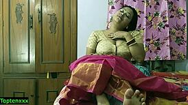 Indian Hot Bhabhi Enjoys Amazing Solo Sex with Unknown Boy in Hindi Viral Clip