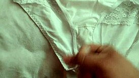 استمناء بكلوت صديقتي! نيك يدوي ساخن