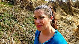 Amas de casa con corrida facial pública y paseo de vergüenza tras garganta profunda