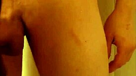 Nevlastní sestra láká v horké sprše dnes