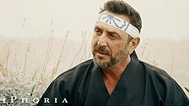 Hey, can you master cobra bi like this man to impress your girlfriend with Biphoria?