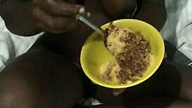 I inserted all my fingers in the pussy till i cream pie