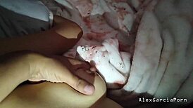 Despierto a mi hermanastra lamiendole la cola y las tetas en el dormitorio casero