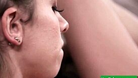 Busty Moomy Dee Williams Craves Khloe Kapri's Sweet Pussy