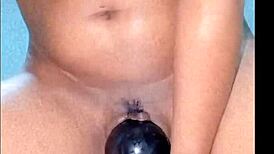 Hot thick woman cumming at the gym with weight, impossible not to cum in 1 min.