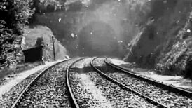 Illustration érotique vintage prend vie avec des vibes rétro chaudes et charme.