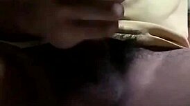 Srác rángatja fasza és szórja szét a spangyit