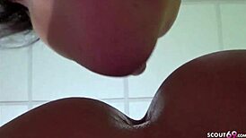 La Troia Amatoriale Tedesca Bbw Lecca il Culo e Prende Sborra Facciale Dura!