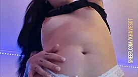 mujer cachonda latina shows off her natural ass and pussy lips