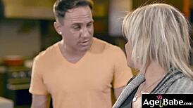 Older woman gags on young man's meat, getting it wet to pound her mature pussy hard! 😲