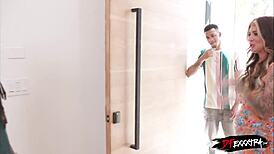 Teen Arranges Double Penetration On Tinder