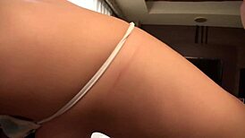 この日本人スクールガールの巨大おっぱいクリームパイにハマってる