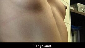 Old man shows teeny his wild fucking skills! 😜