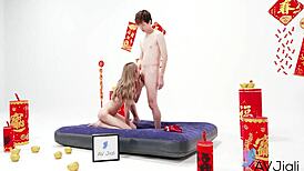 茶髪中国人李志燕がアダルトゲームでキス＆バック熱く！