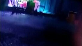 카니발에서 크로스드레서 창녀 세게 박기