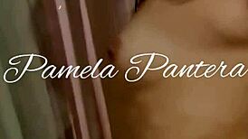 Sintiendo Picante con un Striptease Juguetón para Volverte Loco