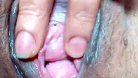 webcam mature with saggy tits shares casual naughty moments