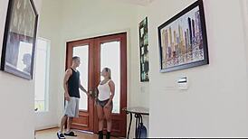 Katja Kassin dan Chris Strokes dalam Brazzers aksi bontot besar pembantu!