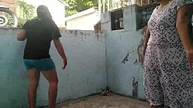 La lesbiana de mi vecina siempre me ha tenido ganas y yo pues quiero experimentar sexo l�sbico veamos que suceder�