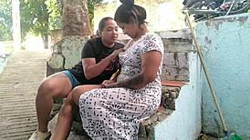 A lésbica da minha vizinha sempre me quis e eu quero experimentar sexo lésbico, vamos ver o que acontece