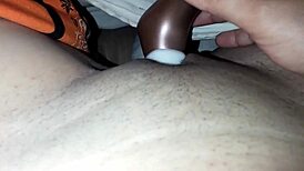 Buceta apertada gemendo no ouvido pro gozo espanhol de verdade