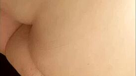 ¡Strwbrry, toma mi BBC profundo en tu culo apretado!