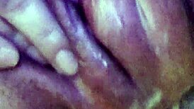 Metiendo mano a mi zorra caliente, getting her wet 😈