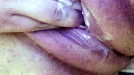 Metiendo mano a mi zorra caliente, getting her wet 😈