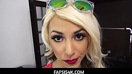 أخت زوجة شقراء نحيفة متلبسة تمص زب أخوها؟