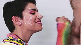 Hey, nézd ezt a forró CFNM szopást nyálkás arcraélvezéssel?