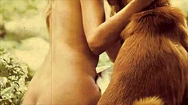 Винтаж табу сцена с косеста путка наведена