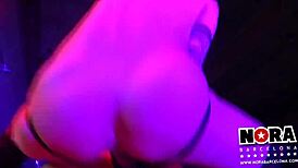 Nyaraláskor bulizok fiatalokkal straponnal seggbe baszva