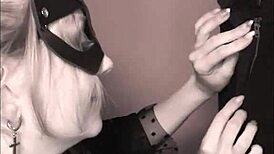 Ruska žena preskoči čiščenje za seks v garaži z možem