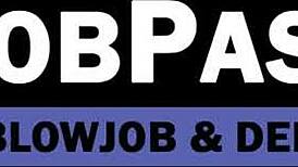 Bubble butt hottie slams toy in pussy