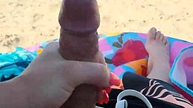 أجعله يقذف على الشاطئ العام الآن!