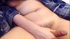 hej, chceš vidět tu transku jak si mlučí k divokýmu orgasmu zblízka?