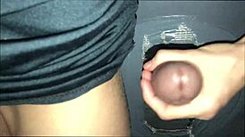 rol�o no glory hole sozinha na cabine