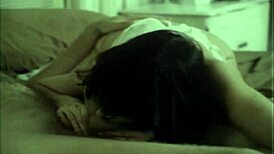 Чувак, я в шоке, смотрю, как Лори Смит сосет этот хуй в винтажном стиле, так горячо!