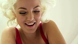 Jenna Ivory PAWG ditumbuk keras oleh kontol besar dalam aksi pertama. Pantatnya ditumbuk!