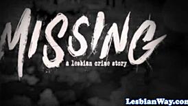 I love watching this gushing dyke in a threeway.