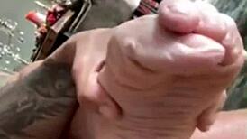 Viktor Rom carezza grosso cazzo nero in solo latino muscoloso