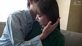 S-cute Ren delivers intense creampie sex to pure girl