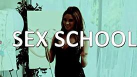 MILF Ceca Sapphira A Si Spoglia Sensualmente per Playboy, Wow!