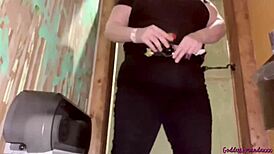 내 큰 엉덩이 따라 화장실로, 브루넷 BBW 통통한 섹시녀 욕실에서 😘