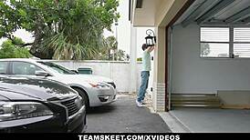 that slutty teen jessa blue tricked her boyfriend into a creampie